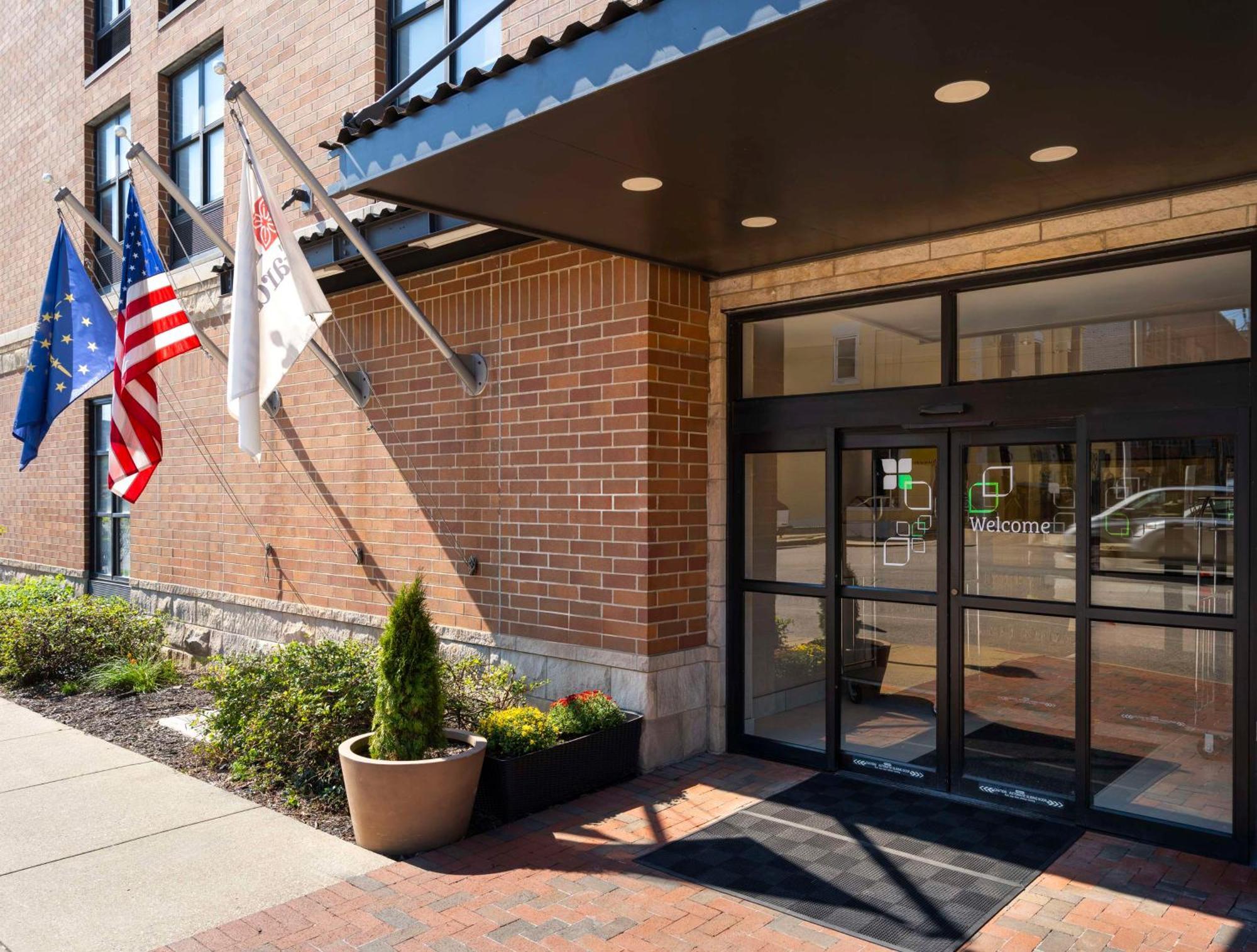 Hilton Garden Inn Bloomington Exterior photo